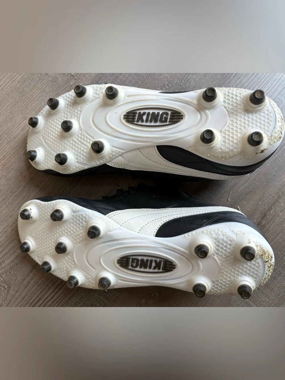 Puma King Men’s Black and White Soccer Cleats